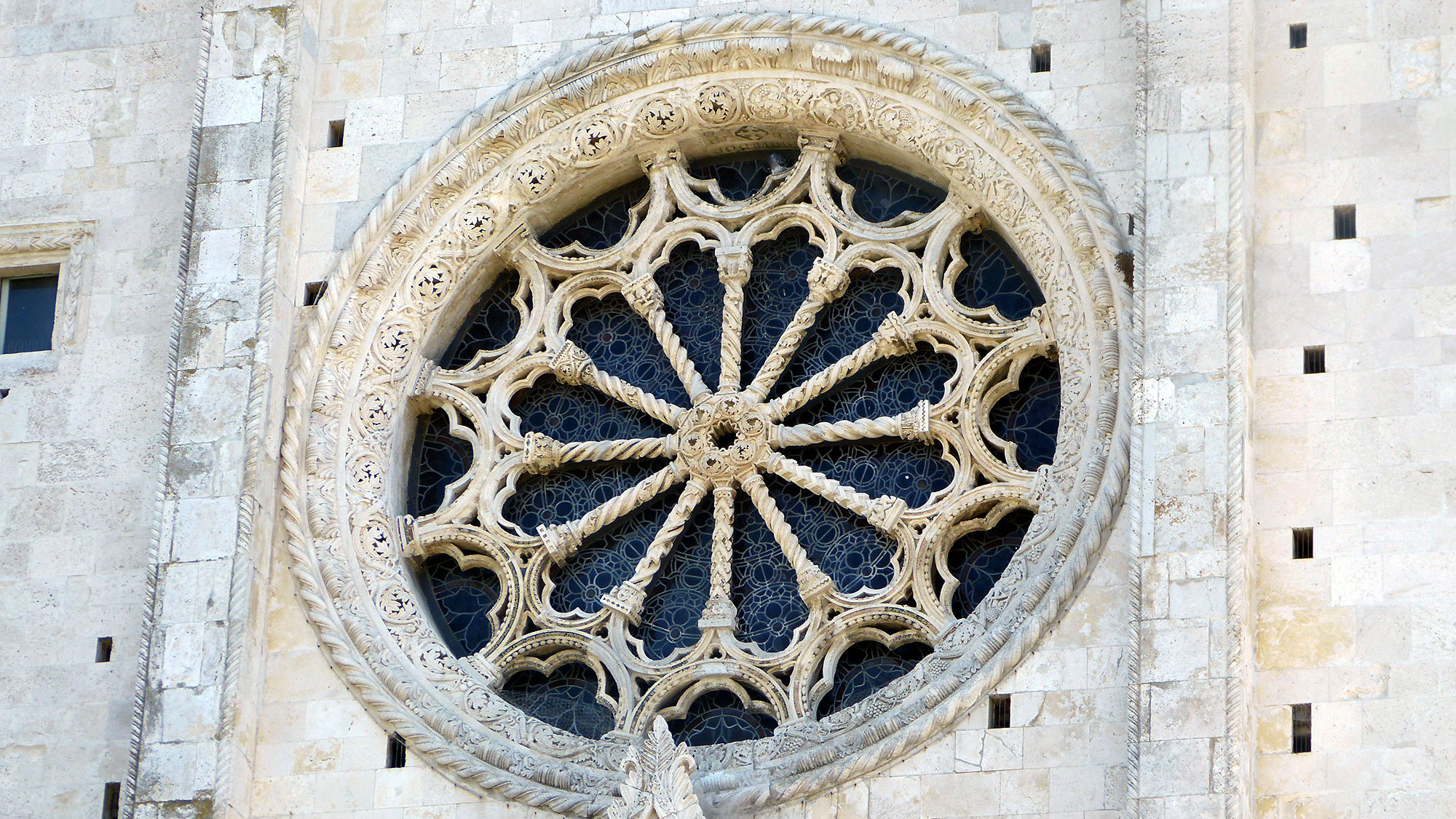 Il rosone del Duomo di Fermo
